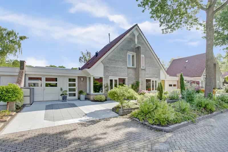 Semi-bungalow Zeewolde Zuid Praktijkruimte 3 slaapkamers 2 badkamers