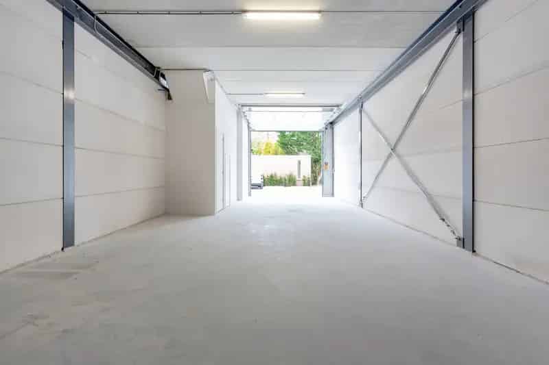 Bedrijfshal te huur Amsterdam: 82m² werkplaats + 82m² kantoor