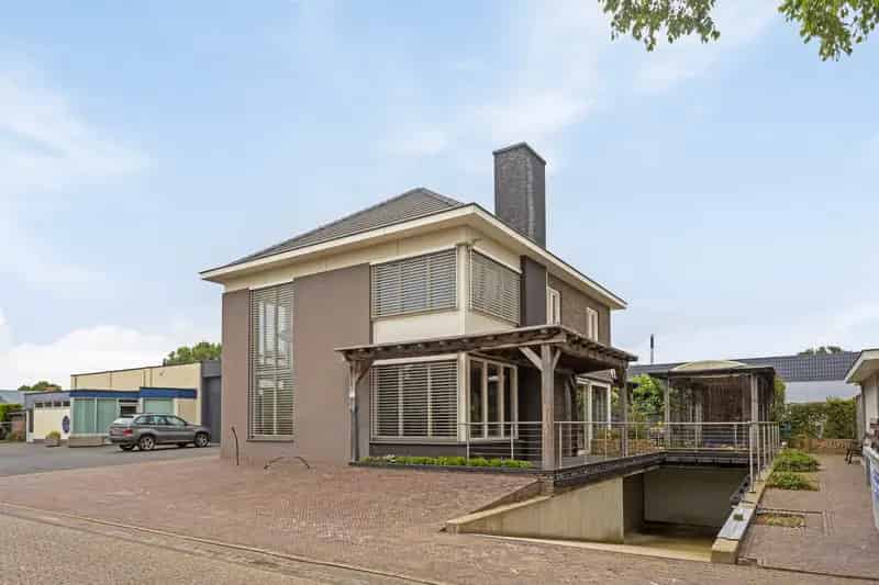 Bedrijfswoning Someren: Wonen en Werken Gecombineerd