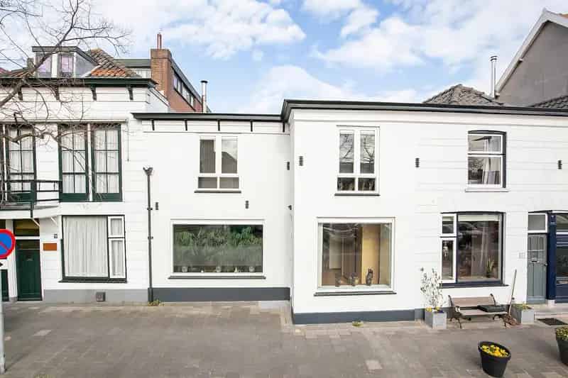 Huis te koop Maassluis: Ruime woning met 4 slaapkamers en tuin