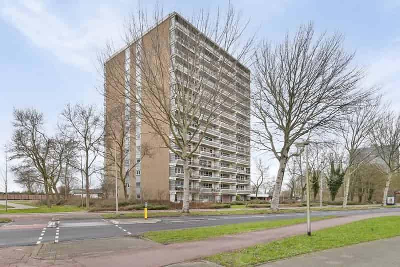 Ruim appartement Purmerend 13e verdieping uitzicht IJsselmeer