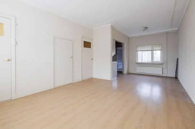 Jaren 30 woning met 3 slaapkamers en veel potentie