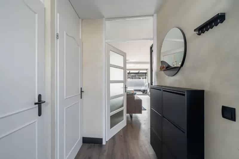 Huis te koop Vlaardingen: Ruime 4 Slaapkamers, Moderne Badkamer, Tuin op het Zuiden