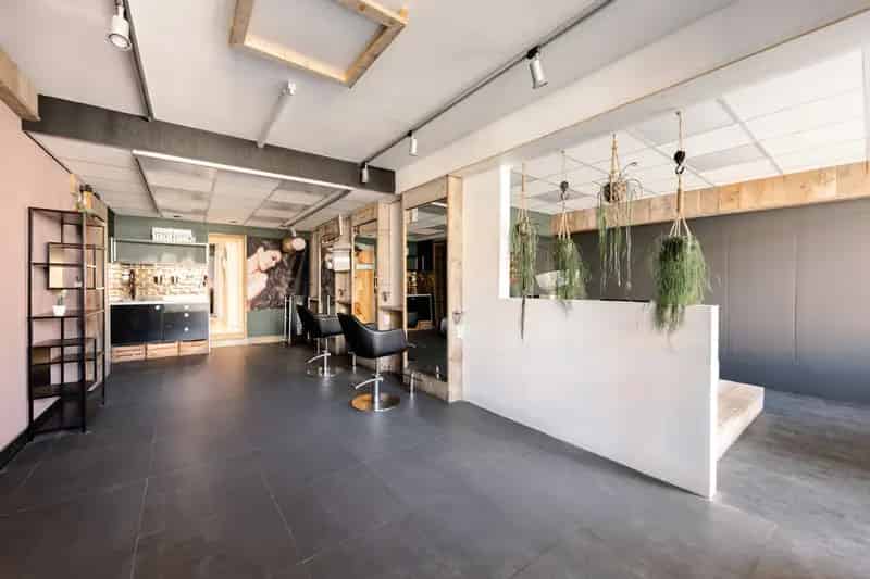 Zeer ruime multifunctionele woning te Makkum