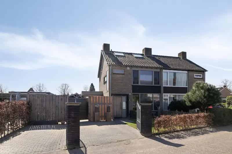 Moderne Tweekapper Son en Breugel 3 slaapkamers Instapklaar