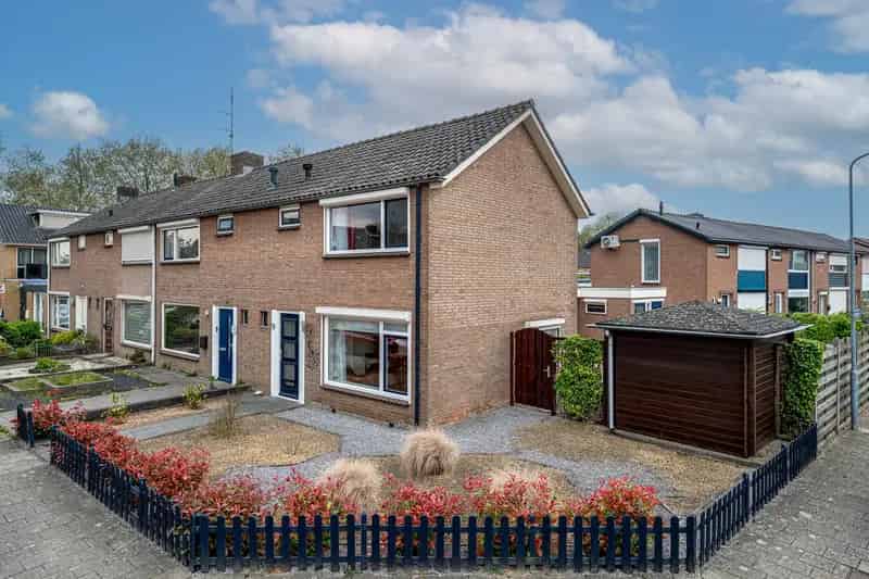 Huis te koop Zevenaar Narcisstraat: Hoekwoning nabij centrum