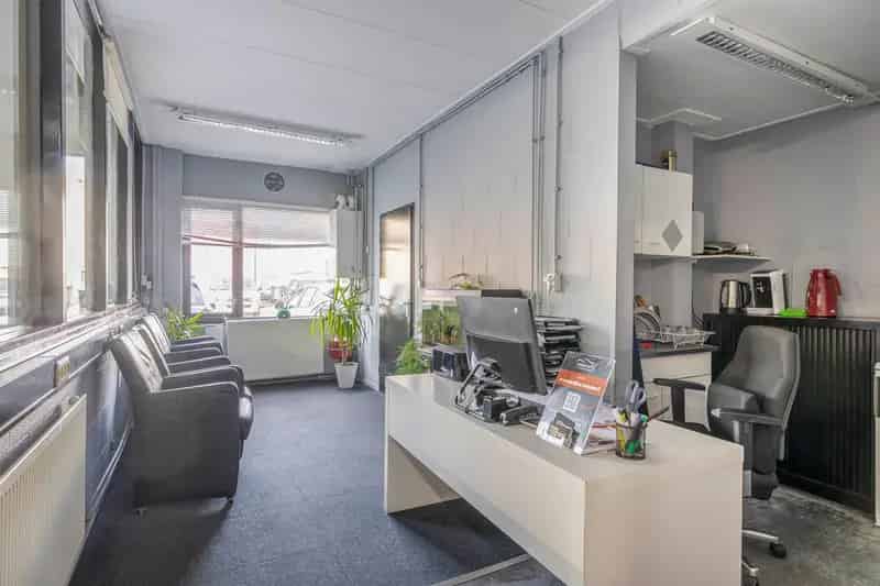 Bedrijfshal Ridderkerk te Koop 352m² Showroom Magazijn