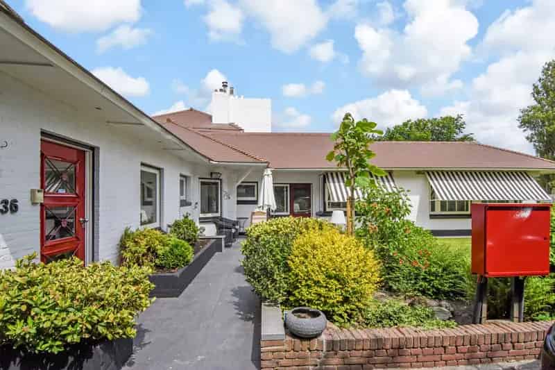 Villa Kijkduin Zwembad 4 slaapkamers Grote Tuin Strand Nabij