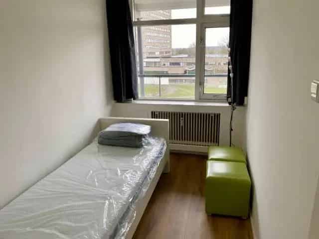 Kamer te huur Leidschendam - Ruim appartement, inclusief GWL en internet