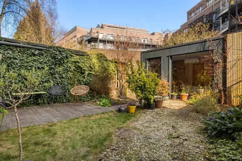 Appartement te koop Amsterdam: 4 slaapkamers, 2 badkamers, tuin en tuinhuis