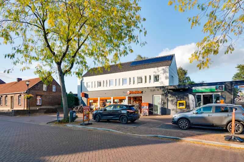 Kantoorruimte te huur Haelen 194m2 Zonnepanelen Parkeerplaatsen