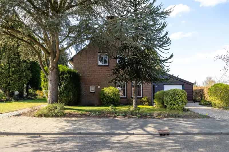 Huis te koop Dongen: Sfeervolle Villa met Ruime Tuin en Garage