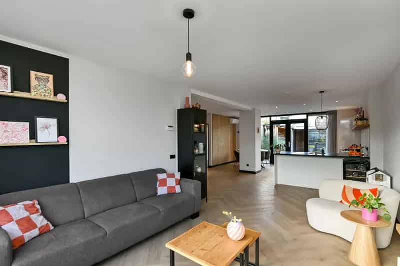 Riante Tussenwoning Elst 4 slaapkamers 2 badkamers