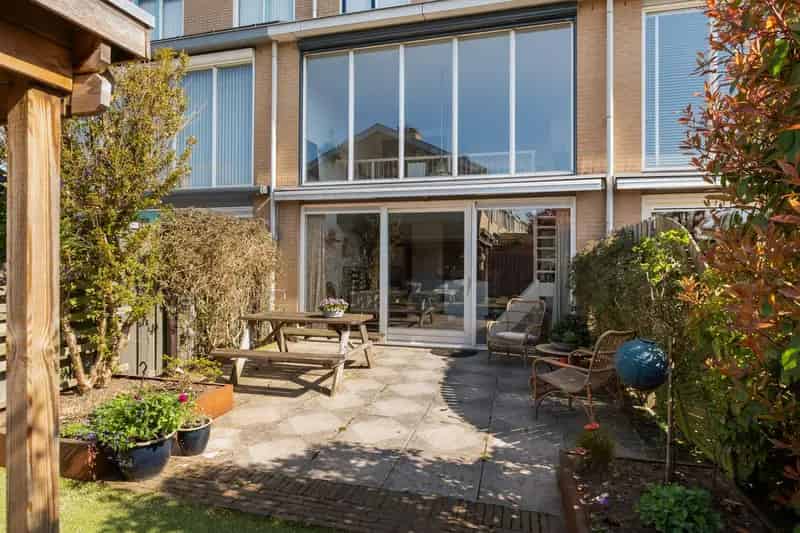 Huis te koop Houten: Ruime split-level woning met 4 slaapkamers en werkruimte