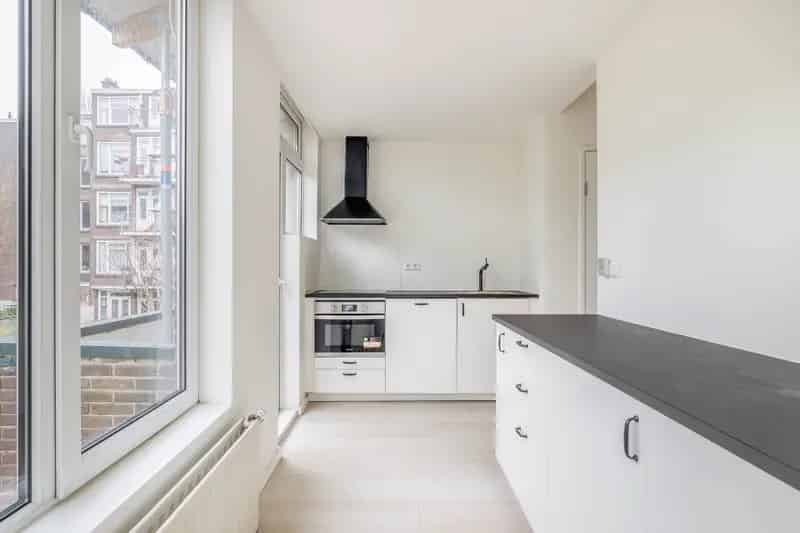 Gerenoveerd 3 kamer appartement Blijdorp 80m2 2 badkamers