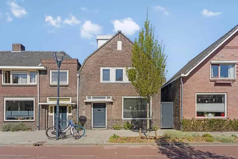 Ruime Jaren 30 Herenhuis Eindhoven Nabij Strijp S 4 Slaapkamers Bijgebouw