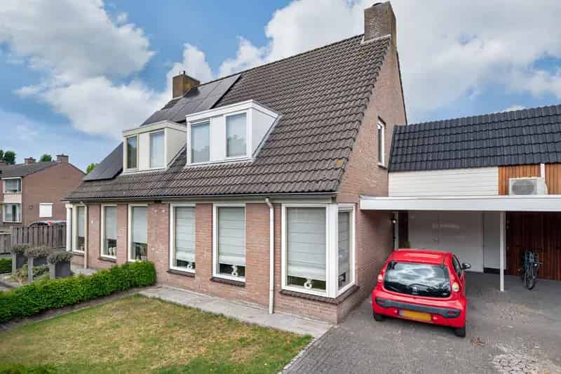 Ruime Twee Onder Een Kapwoning Schijndel