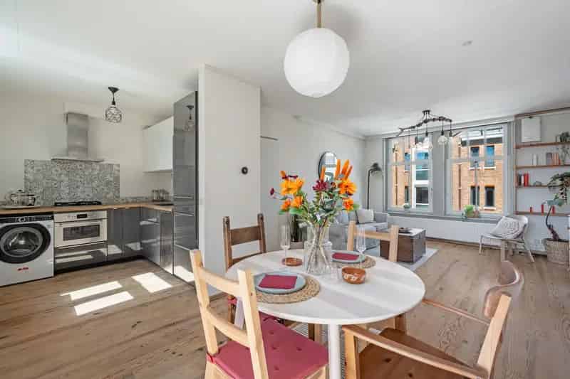 Amsterdam Appartement te Koop: Ruim 2-kamer appartement met Dakterras