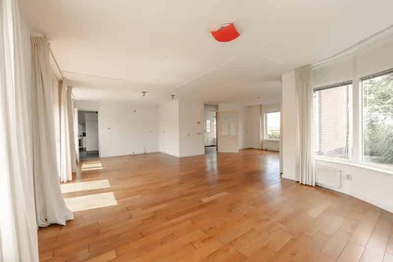 Vrijstaande woning Makkum 5 slaapkamers aan het water