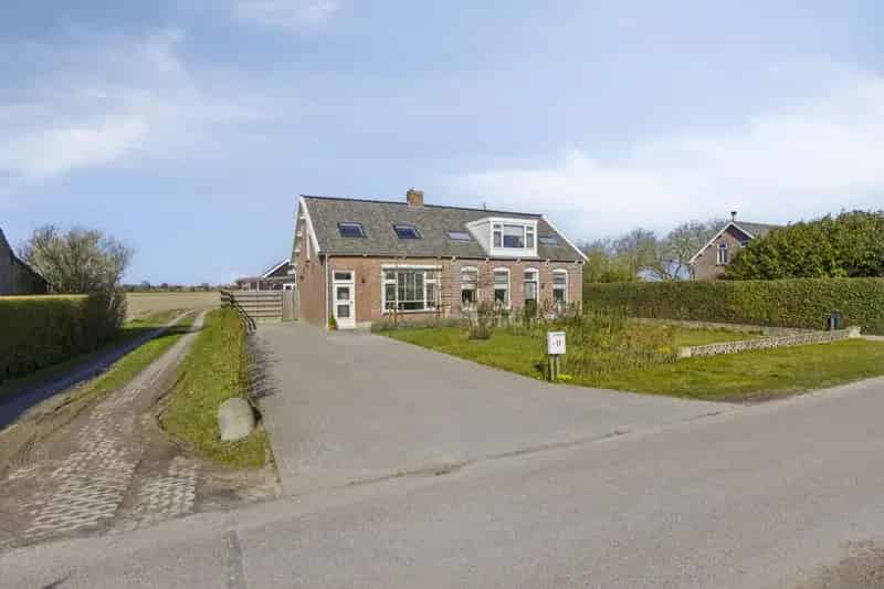 Tweekapper Zonnemaire Ruime Tuin Vrijstaande Schuur