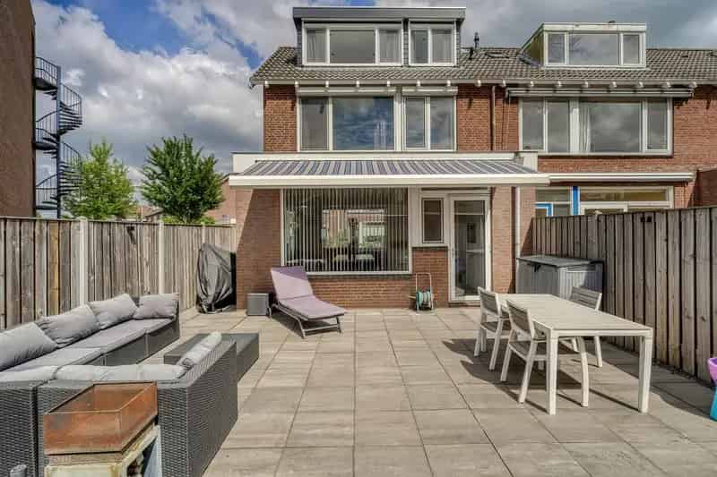 Huis te koop Zoeterwoude 5 slaapkamers grote tuin