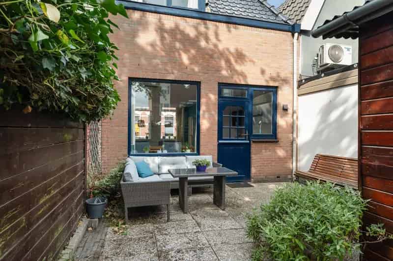 Tussenwoning Vlaardingen: 3 Kamers, Zonnige Tuin, Recent gerenoveerd
