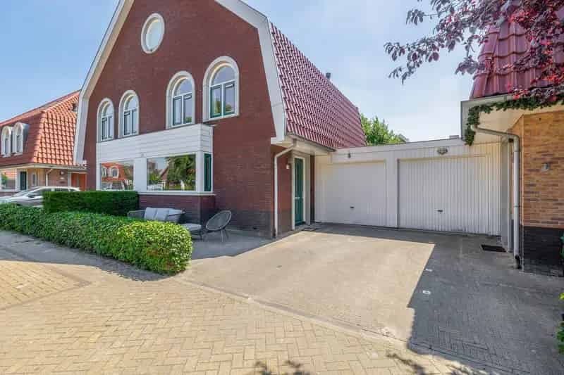 Huis te koop Capelle aan den IJssel: Luxe 2-onder-1-kapwoning