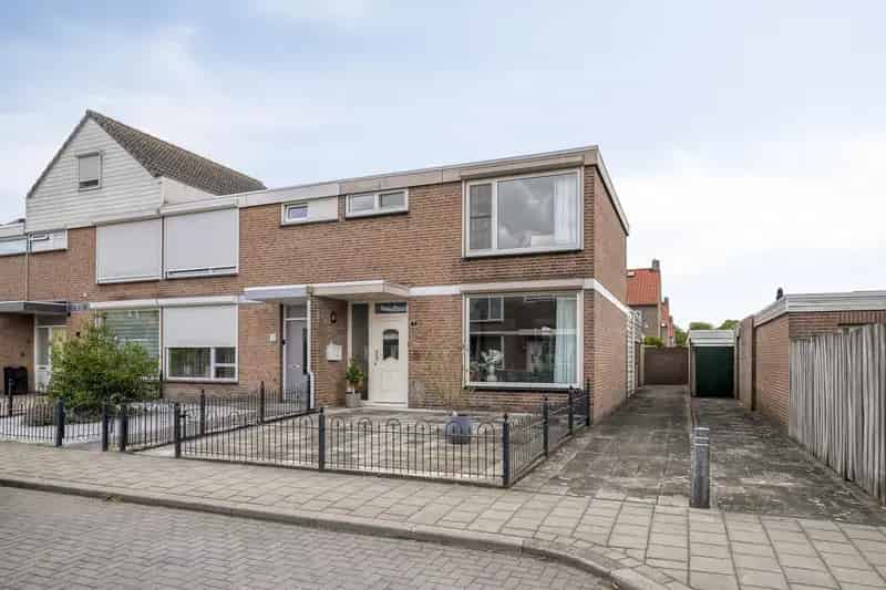 Eindwoning Oss: 3 slaapkamers, moderne badkamer, tuin op het westen