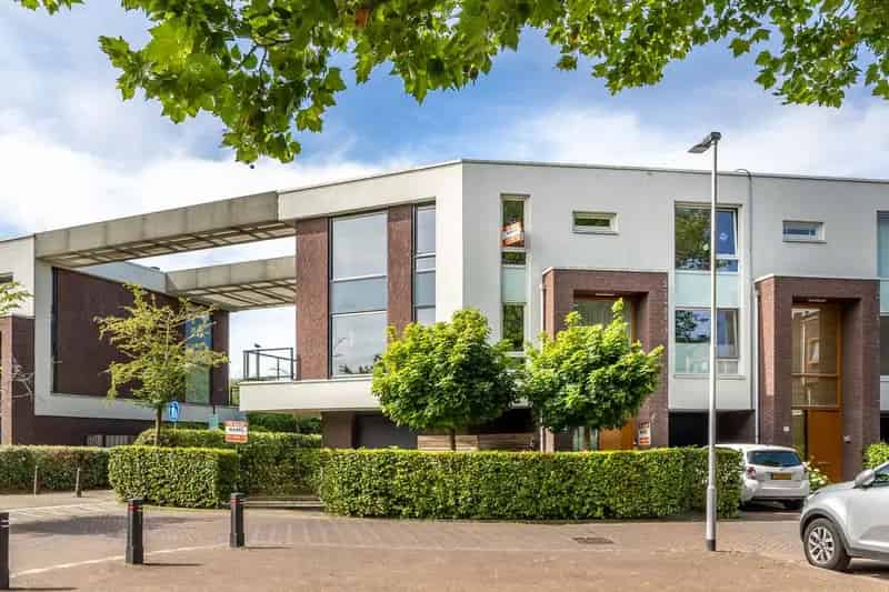 Ruime Familiewoning te Koop in Voorburg 4 slaapkamers Garage Tuin