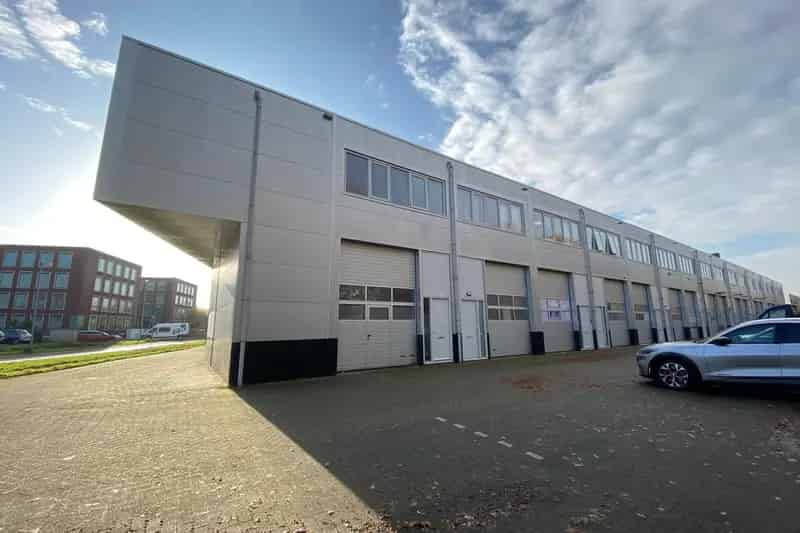Bedrijfshal te Huur Breda 103.9m2 begane grond 116.9m2 verdieping