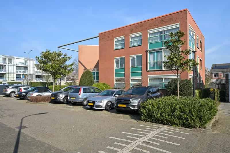 Bedrijfshal Leidschendam 87m2 Praktijkruimte te koop