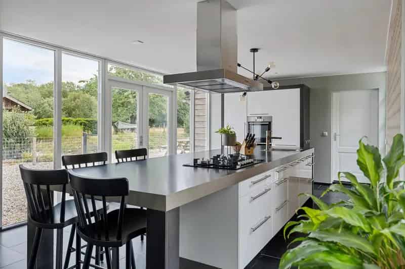 Landelijk Landhuis met Paardenstallen Noord Sleen