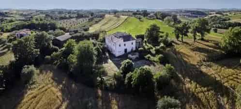 Boerderij Marche Itali									  te koop 4 appartementen