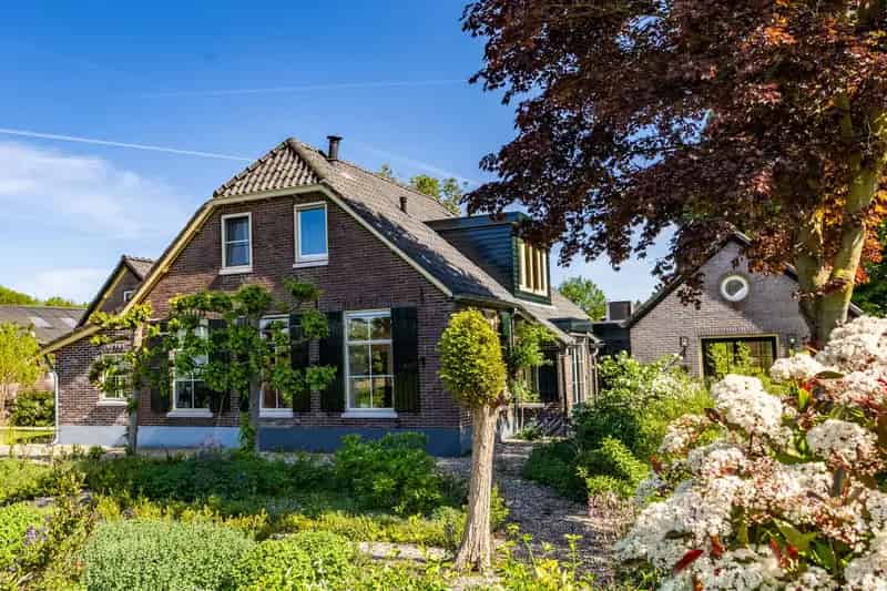 Boerderijwoning 4 slaapkamers Eefde - Ruime tuin - Bijgebouw