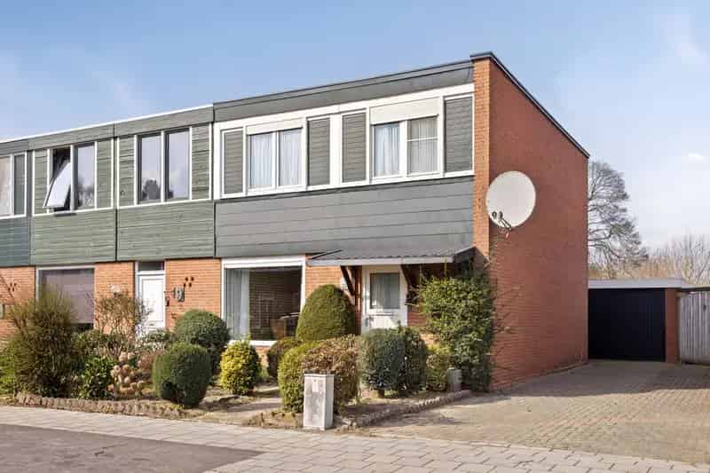 Ruime Hoekwoning te Losser met Garage en 4 Slaapkamers