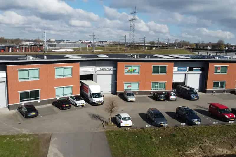 Bedrijfshal Barendrecht te huur 182m2 Kantoor Entresol