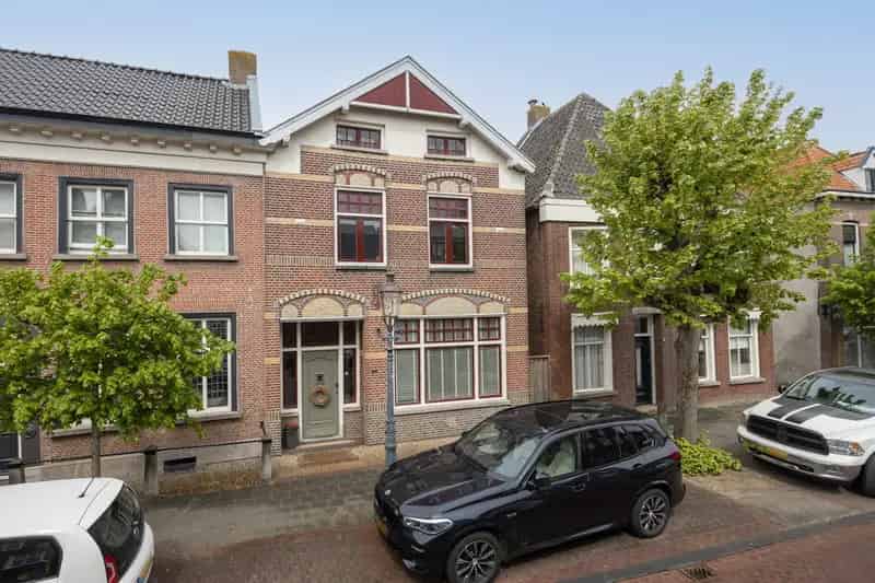 Huis te koop Lange Brugstraat: 4 slaapkamers, monumentale charme