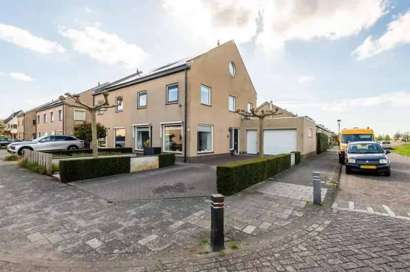 Ruime Tweekapper Dronten - 5 Slaapkamers - Tuin - Garage