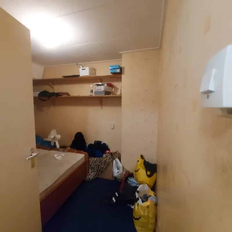 Huis te huur: Badkamer met ligbad laminaat overname