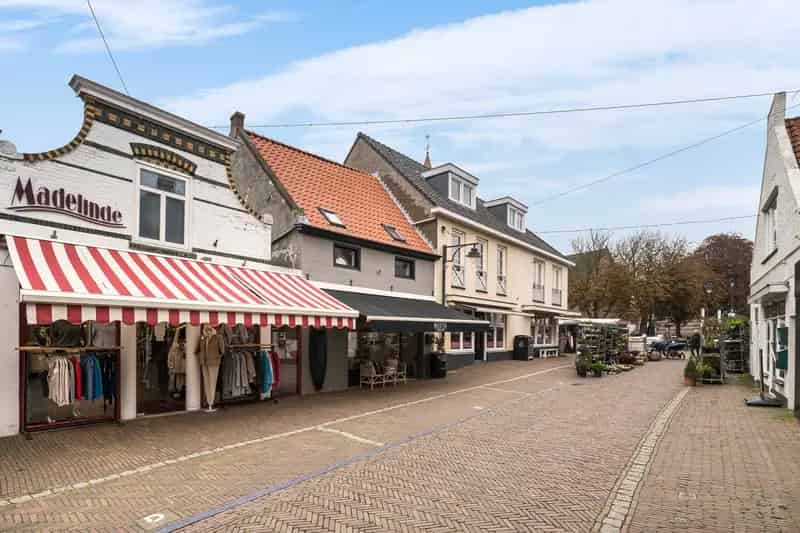 Winkelpand met Woonmogelijkheden te Koop in Ouddorp