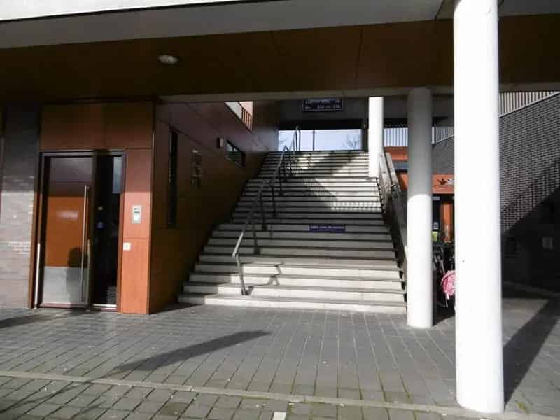 Ruim 3 Slaapkamer Appartement Nabij A10