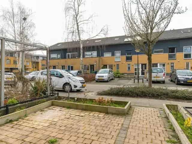 Almere Buiten: 4 Slaapkamers, Gestoffeerd, Beschikbaar per 1 Mei 2025