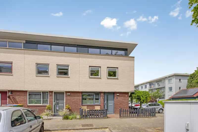 Huis te koop Ede: Hoekwoning met luxe keuken en badkamer