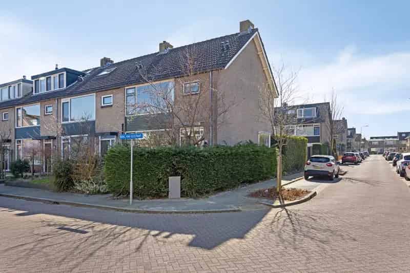 Hoekwoning Zoeterwoude 4 slaapkamers garage tuin