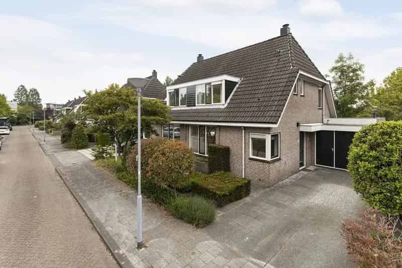 Gezinswoning rustige buurt nabij uitvalswegen