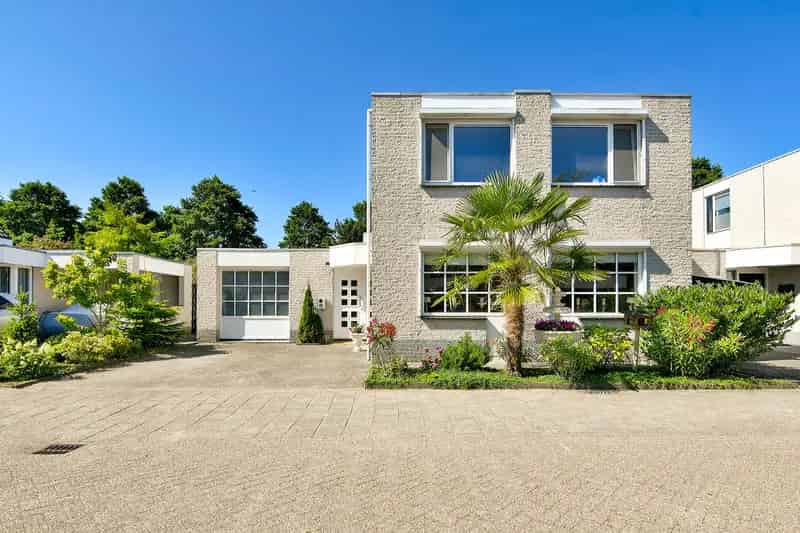 Huis te koop Nieuw Vennep 5 slaapkamers 2 badkamers