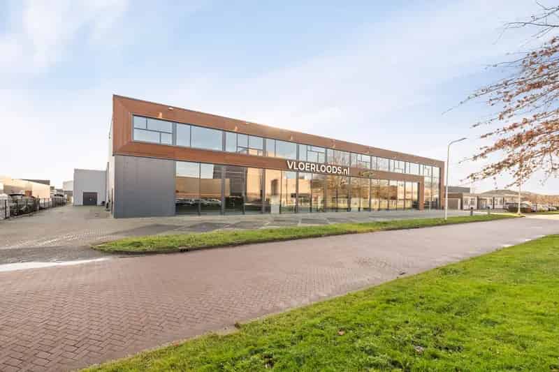 Bedrijfshal Kampen te Huur Koop 1970m2 Showroom Energielabel A++++