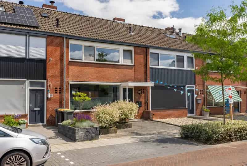 Tussenwoning Borne 3 slaapkamers Ruime zolder Fijne tuin