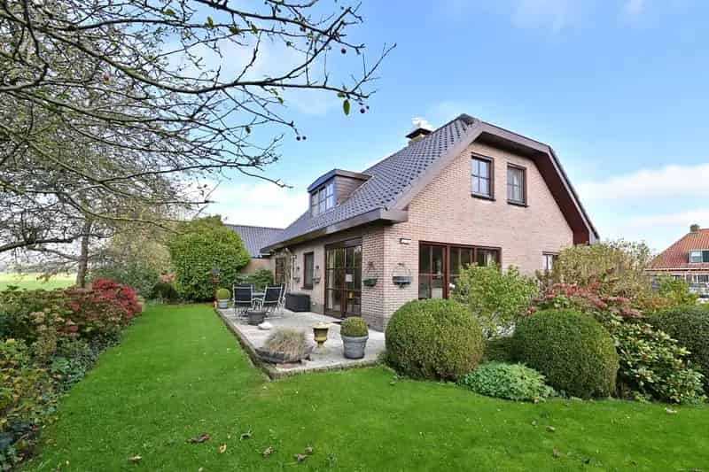 Vrijstaande villa met bedrijfsruimtes te Nederhorst den Berg