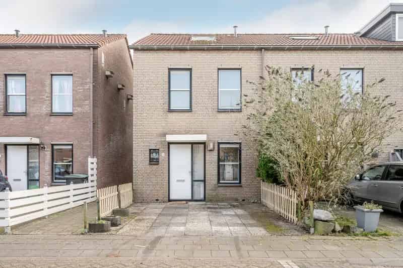 Ruime Eindwoning 4 Slaapkamers Almere Kruidenwijk